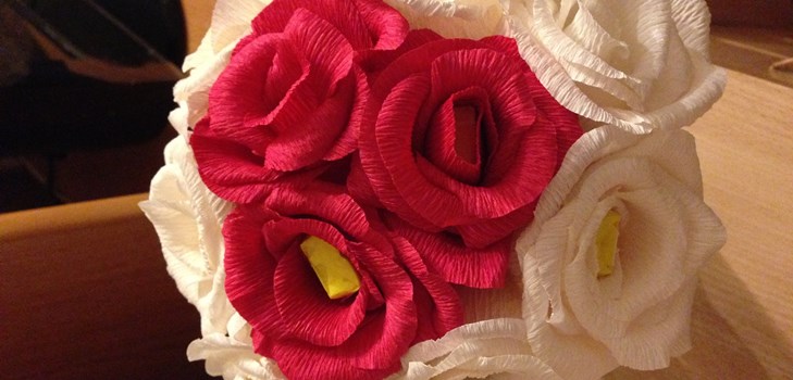 Comment faire une rose à partir de papier ondulé: une classe de maître Comment faire une rose à partir de papier ondulé: une classe de maître