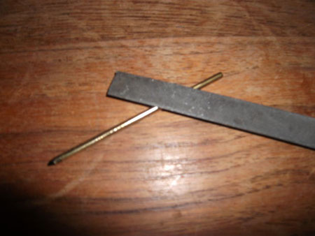 Inspecter la tige du stylo à bille