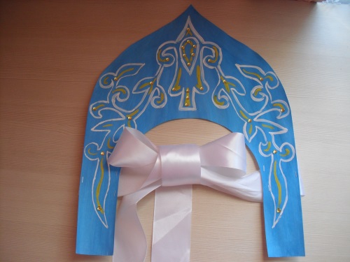 Kokoshnik russe de carton