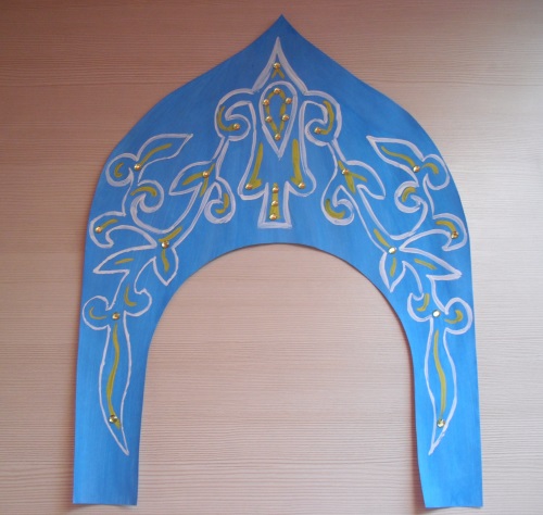 Kokoshnik russe de carton