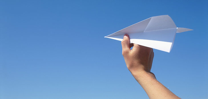 Comment faire un avion à partir du papier en plusieurs étapes