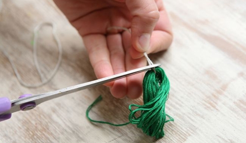 Comment faire des boucles d'oreilles à partir des fils de leurs propres mains