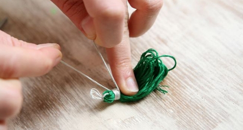 Comment faire des boucles d'oreilles à partir des fils de leurs propres mains