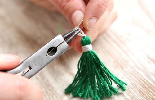 Comment faire des boucles d'oreilles à partir des fils de leurs propres mains
