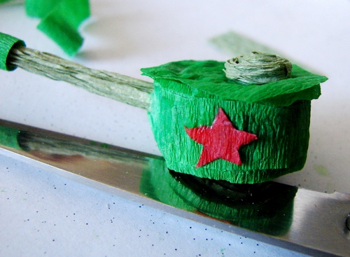 Artisanat pour le 9 mai de leurs propres mains: un réservoir de papier