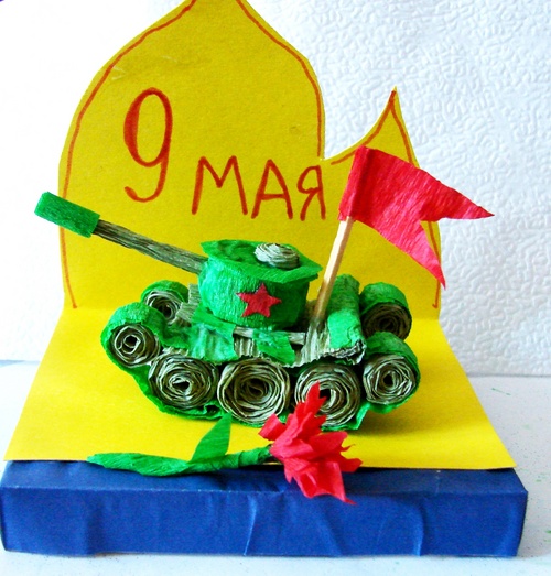 Artisanat pour le 9 mai de leurs propres mains: un réservoir de papier