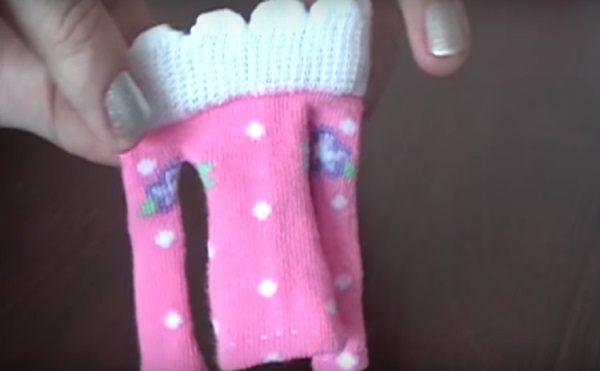 Comment coudre des vêtements de poupée avec vos propres mains