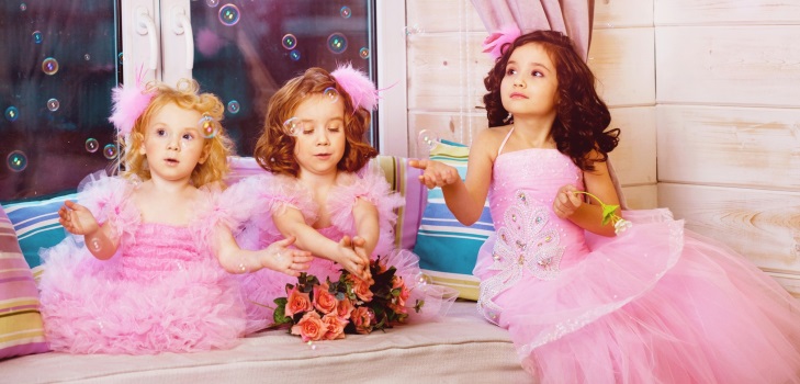 Comment coudre une robe pour une fille pour une performance matinale