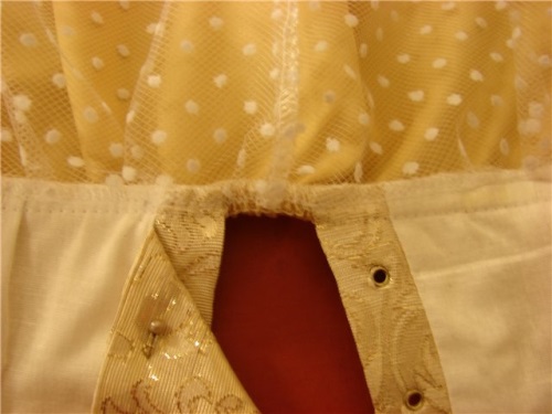 Comment coudre une robe pour une fille pour une performance matinale