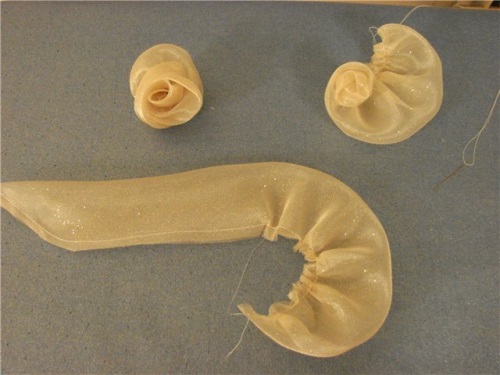 Comment coudre une robe pour une fille pour une performance matinale