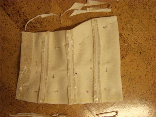 Comment coudre une robe pour une fille pour une performance matinale