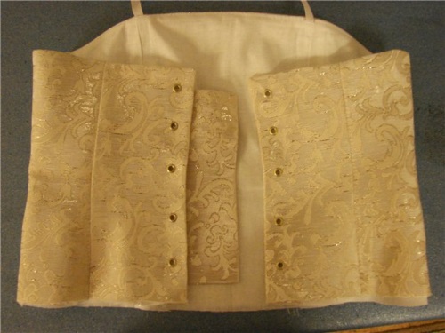 Comment coudre une robe pour une fille pour une performance matinale