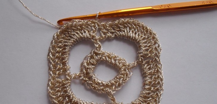 Boléro ajouré pour le crochet d'été
