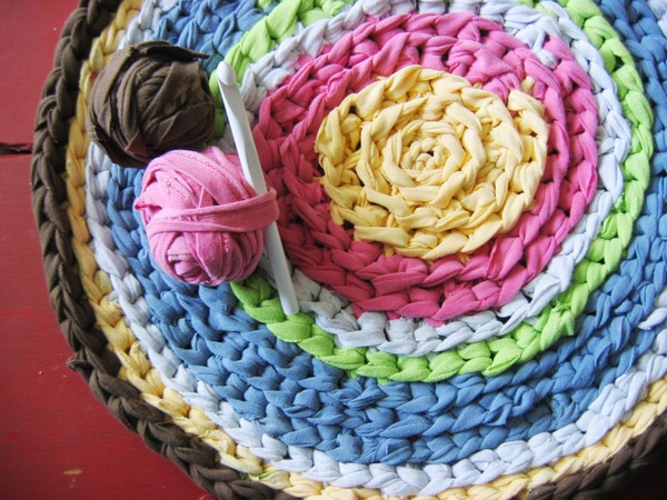 Comment attacher un tapis à une chaise au crochet - circuits et vidéo
