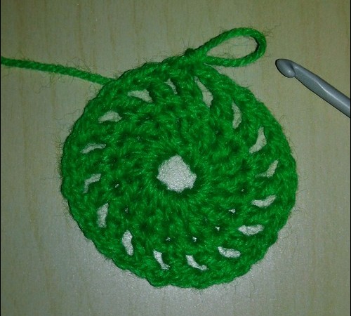 Comment attacher un chapeau de bébé d'été au crochet. Master class sur le tricot des chapeaux d'été des enfants