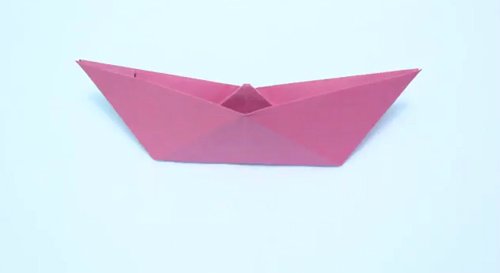 Un bateau en papier fait de papier, le schéma