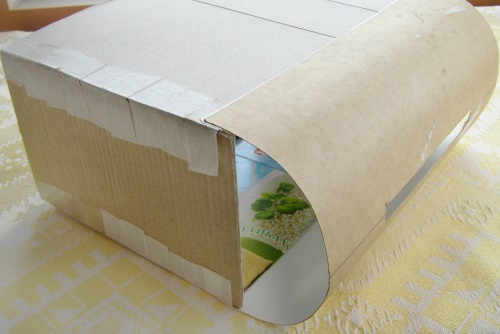 Une boîte cadeau pour de l'argent pour un mariage de vos propres mains
