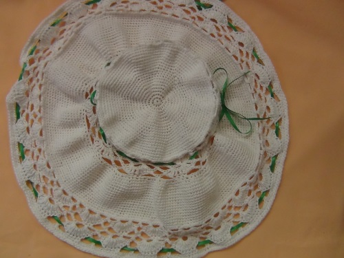 Chapeau d'été féminin au crochet