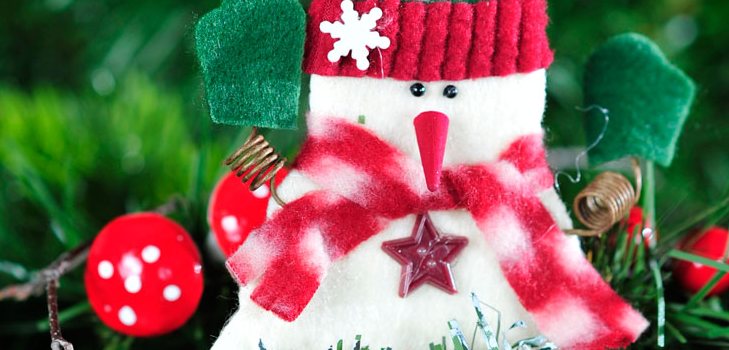L'aimant original de bonhomme de neige fait de feutre