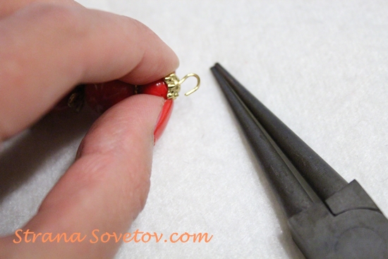 Master Class: Un ensemble de bracelet de perles de corail et boucles d'oreilles