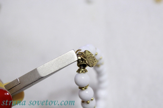 Un ensemble de bracelets de perles sur élastique: agate et lave