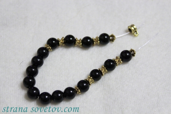 Un ensemble de bracelets de perles sur élastique: agate et lave