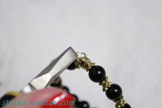 Un ensemble de bracelets de perles sur élastique: agate et lave