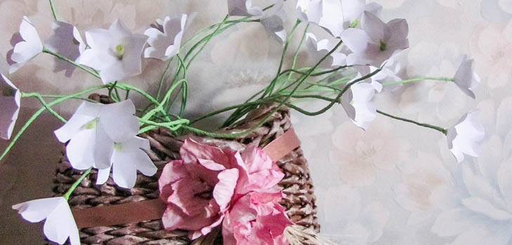 Un vase d'extérieur fait de tubes de journaux: une classe de maître pour faire