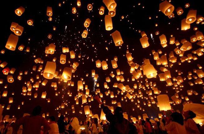 Lampes de poche célestes avec leurs propres mains