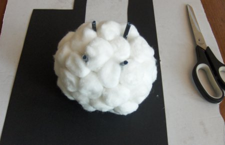 Belle agneau de boules de coton pour la nouvelle année