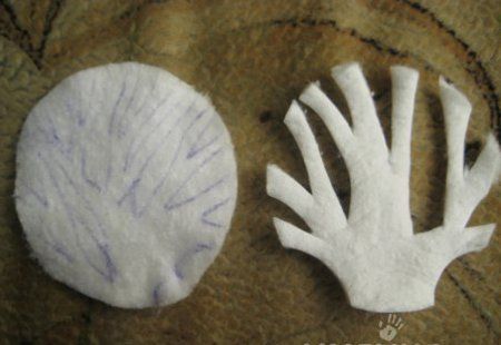Des applications de classe de maître étape par étape à partir de disques de coton pour la nouvelle année