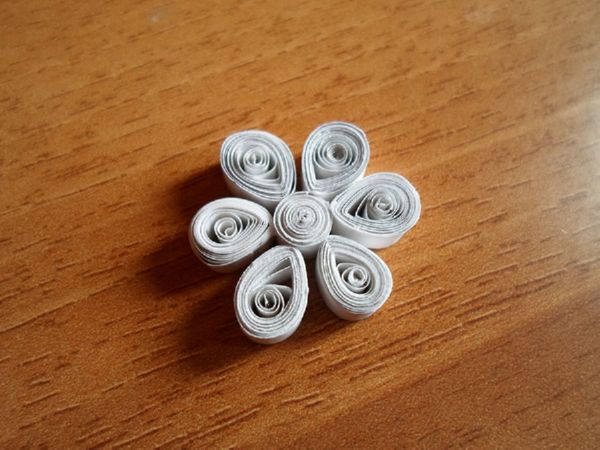 Beaux flocons de neige pour la nouvelle année 2017 avec leurs propres mains de papier - diagrammes et photos en plusieurs étapes. Cours de maître pour les enfants sur de grands flocons de neige en technique origami