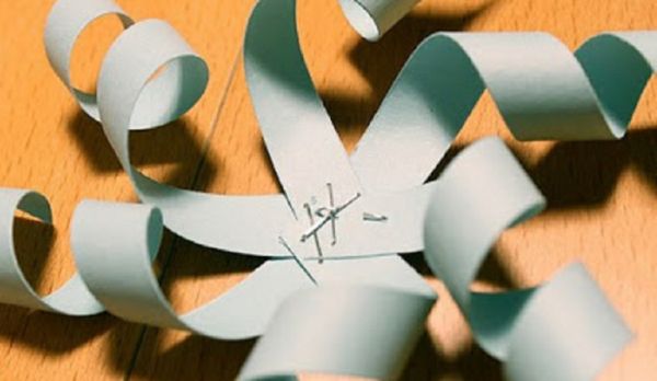 Beaux flocons de neige pour la nouvelle année 2017 avec leurs propres mains de papier - diagrammes et photos en plusieurs étapes. Cours de maître pour les enfants sur de grands flocons de neige en technique origami