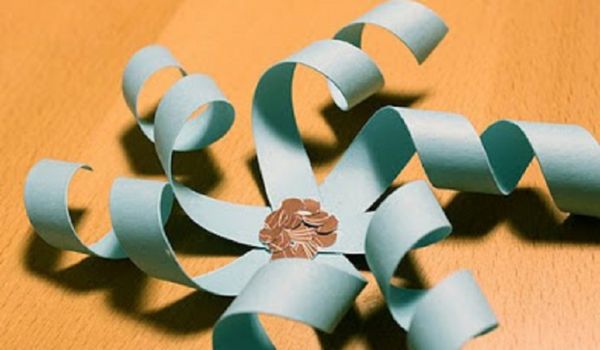 Beaux flocons de neige pour la nouvelle année 2017 avec leurs propres mains de papier - diagrammes et photos en plusieurs étapes. Cours de maître pour les enfants sur de grands flocons de neige en technique origami