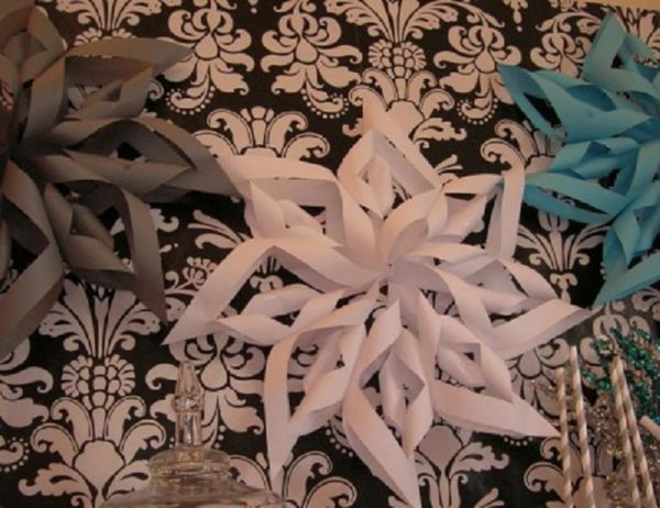 Beaux flocons de neige pour la nouvelle année 2017 avec leurs propres mains de papier - diagrammes et photos en plusieurs étapes. Cours de maître pour les enfants sur de grands flocons de neige en technique origami