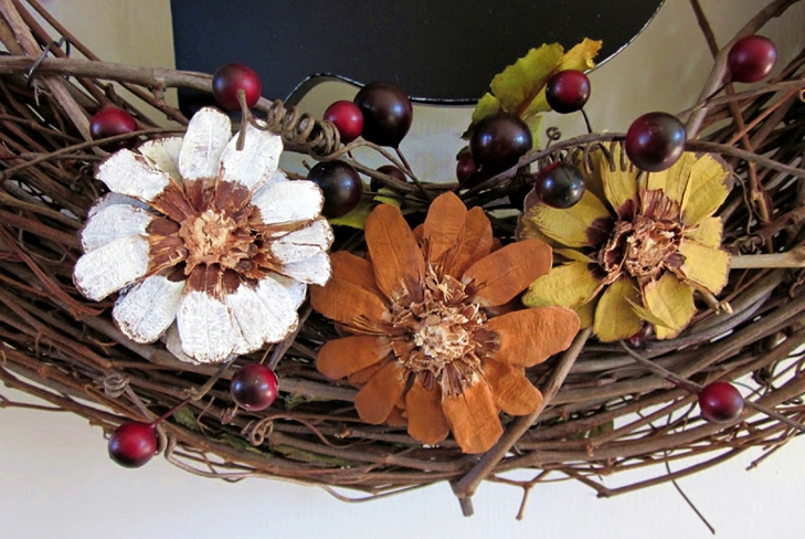 Artisanat d'automne fait de brindilles avec leurs propres mains