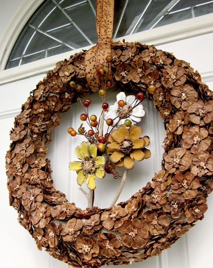 Artisanat d'automne fait de brindilles avec leurs propres mains