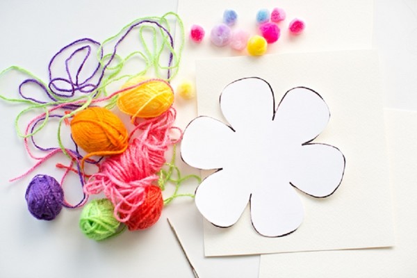 Carte pour la fête des mères avec leurs propres mains, des classes de maître avec des photos pour la maternelle et les notes 1-3
