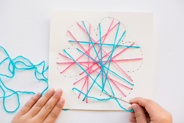 Carte pour la fête des mères avec leurs propres mains, des classes de maître avec des photos pour la maternelle et les notes 1-3