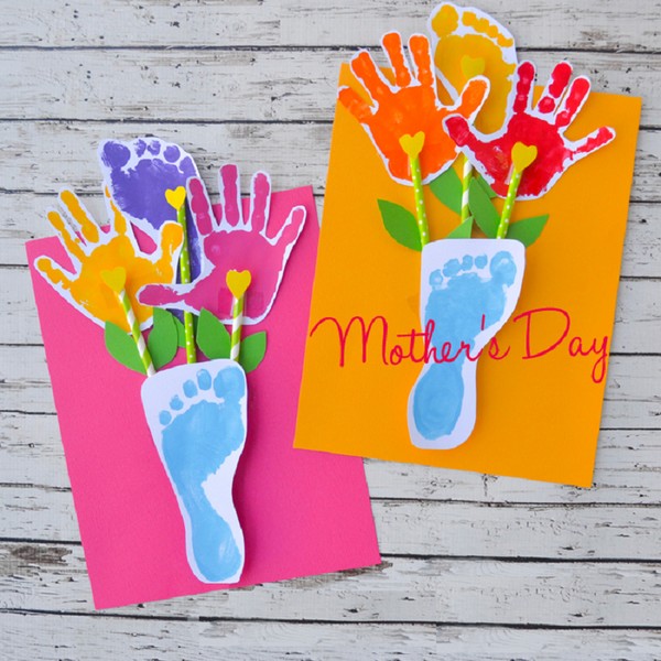 Carte pour la fête des mères avec leurs propres mains, des classes de maître avec des photos pour la maternelle et les notes 1-3