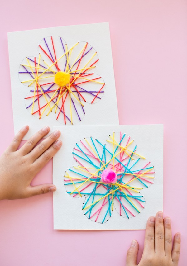 Carte pour la fête des mères avec leurs propres mains, des classes de maître avec des photos pour la maternelle et les notes 1-3