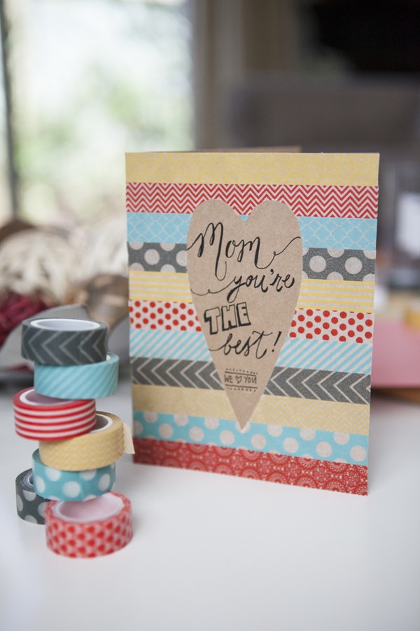 Carte pour la fête des mères avec leurs propres mains, des classes de maître avec des photos pour la maternelle et les notes 1-3