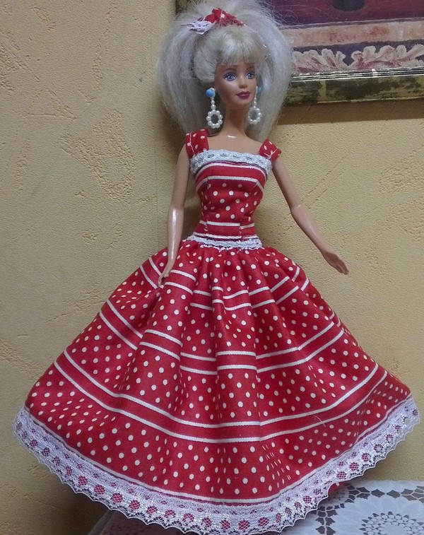 Robes pour les propres mains de Barbie - modèles et modèles