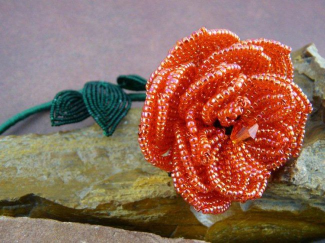 Tissage de roses à partir de perles