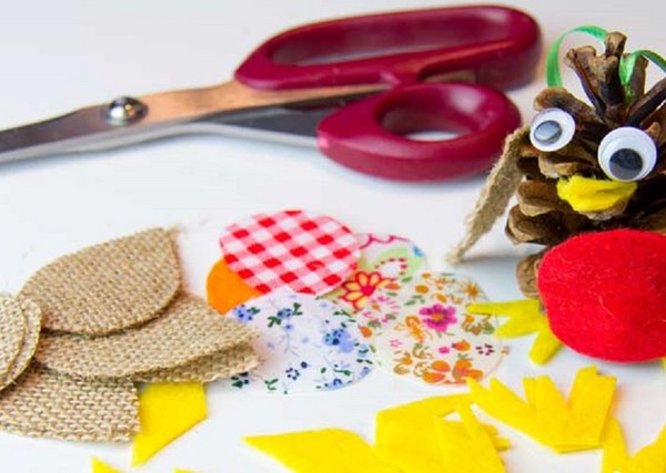 Artisanat "Cadeaux d'Automne" avec leurs propres mains de matériaux naturels pour la maternelle et l'école