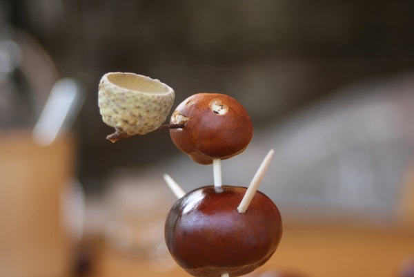 Artisanat de châtaignes sur le thème de l'automne