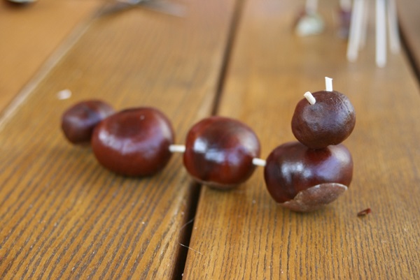 Artisanat de châtaignes sur le thème de l'automne