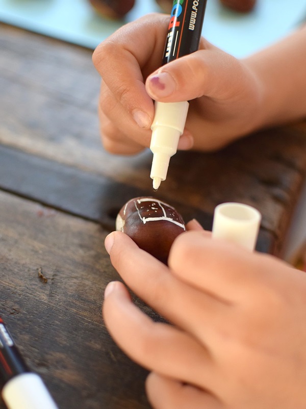 Artisanat de châtaignes sur le thème de l'automne