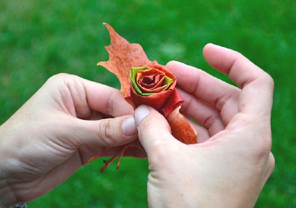 Artisanat de feuilles sur le thème "Automne" avec leurs propres mains pour les écoliers