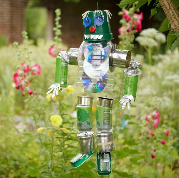 Nouveaux artisanats de bouteilles en plastique avec leurs propres mains pour le jardin et le verger